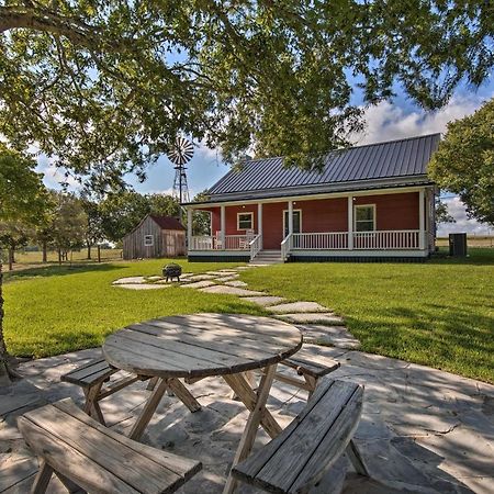 Peaceful Schulenburg Farmhouse With Fire Pit And Grill ภายนอก รูปภาพ