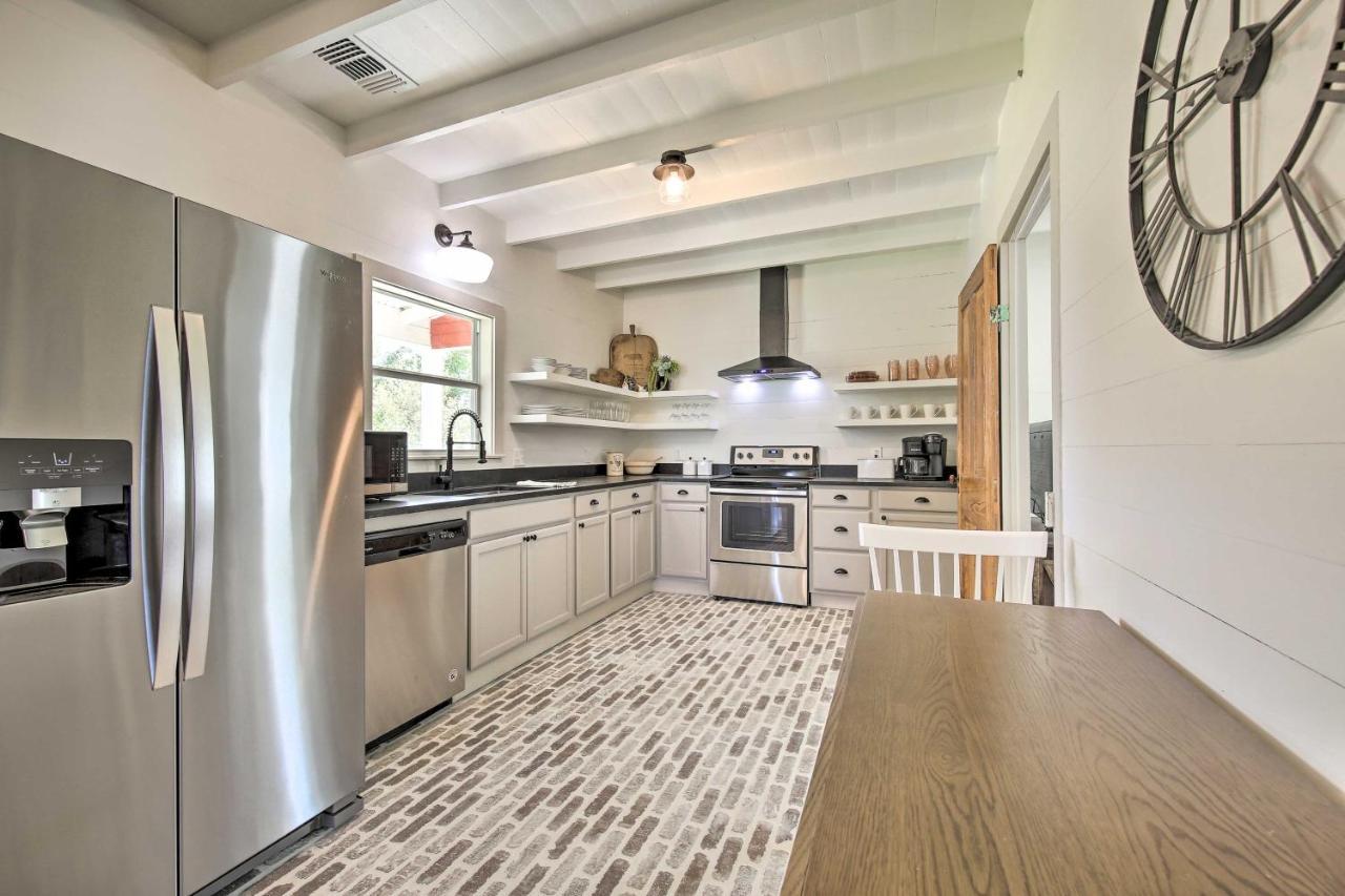 Peaceful Schulenburg Farmhouse With Fire Pit And Grill ภายนอก รูปภาพ