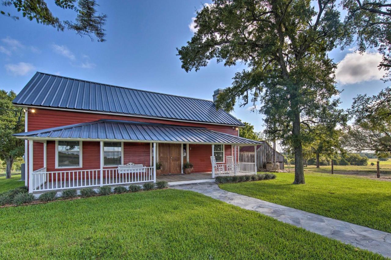 Peaceful Schulenburg Farmhouse With Fire Pit And Grill ภายนอก รูปภาพ
