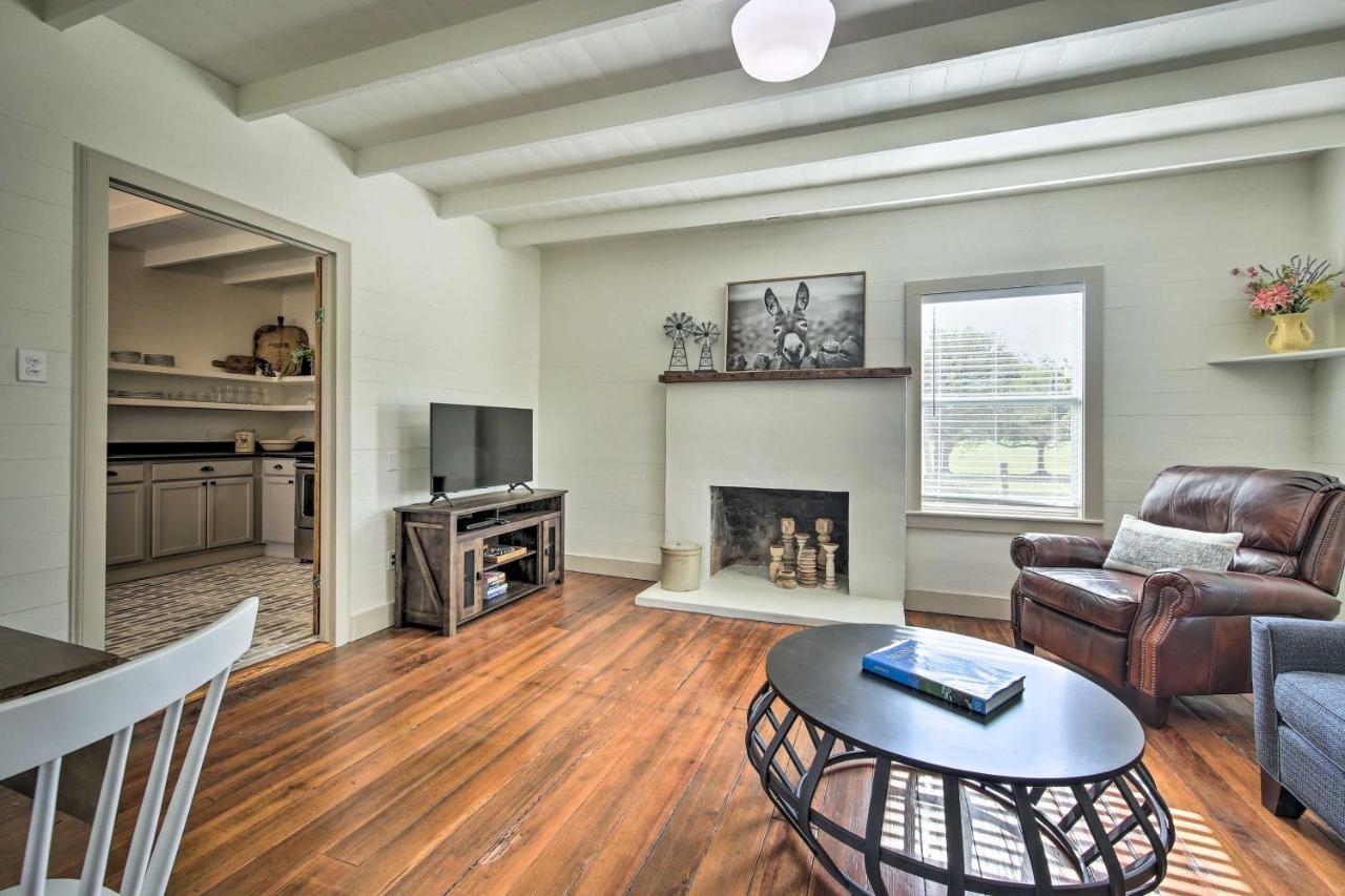 Peaceful Schulenburg Farmhouse With Fire Pit And Grill ภายนอก รูปภาพ