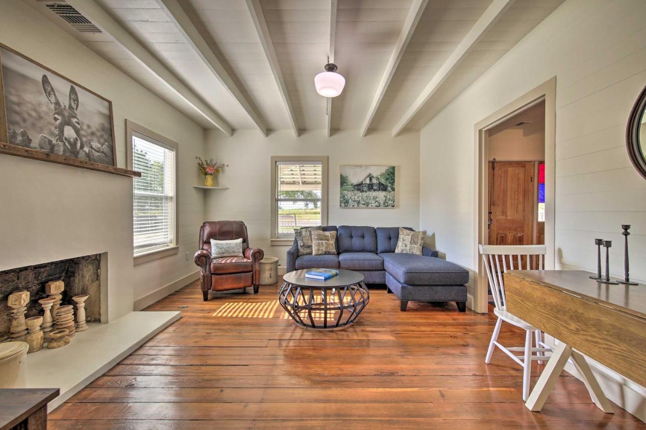 Peaceful Schulenburg Farmhouse With Fire Pit And Grill ภายนอก รูปภาพ