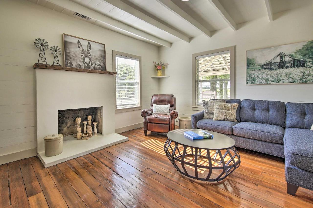 Peaceful Schulenburg Farmhouse With Fire Pit And Grill ภายนอก รูปภาพ