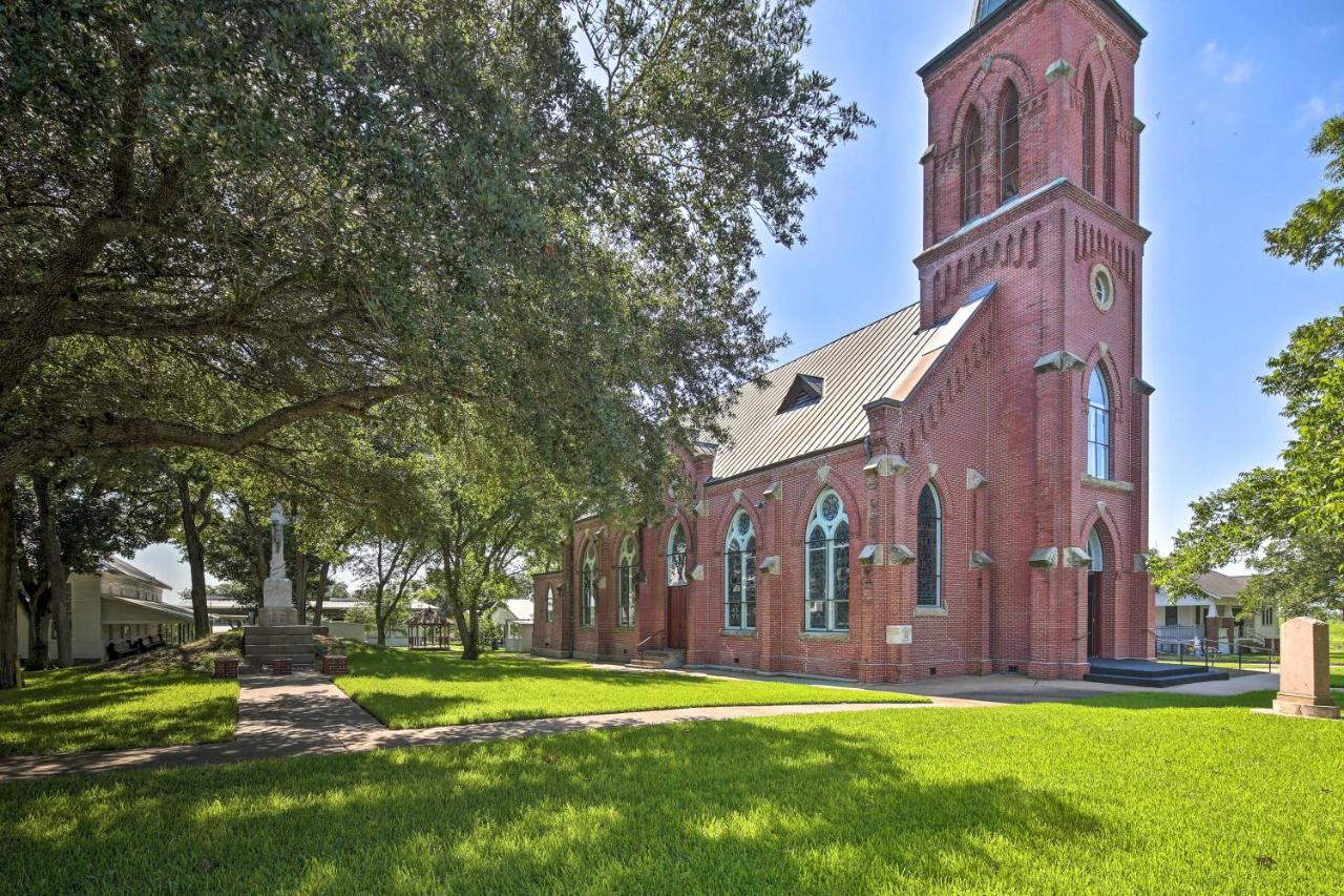 Peaceful Schulenburg Farmhouse With Fire Pit And Grill ภายนอก รูปภาพ