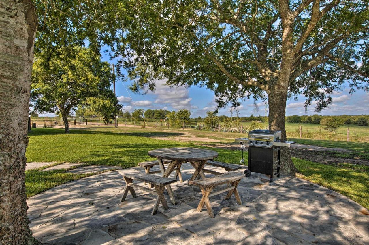 Peaceful Schulenburg Farmhouse With Fire Pit And Grill ภายนอก รูปภาพ