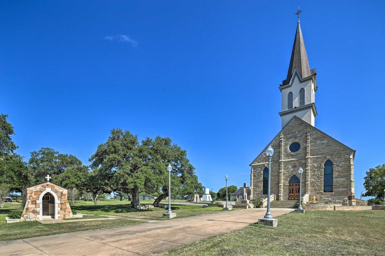 Peaceful Schulenburg Farmhouse With Fire Pit And Grill ภายนอก รูปภาพ