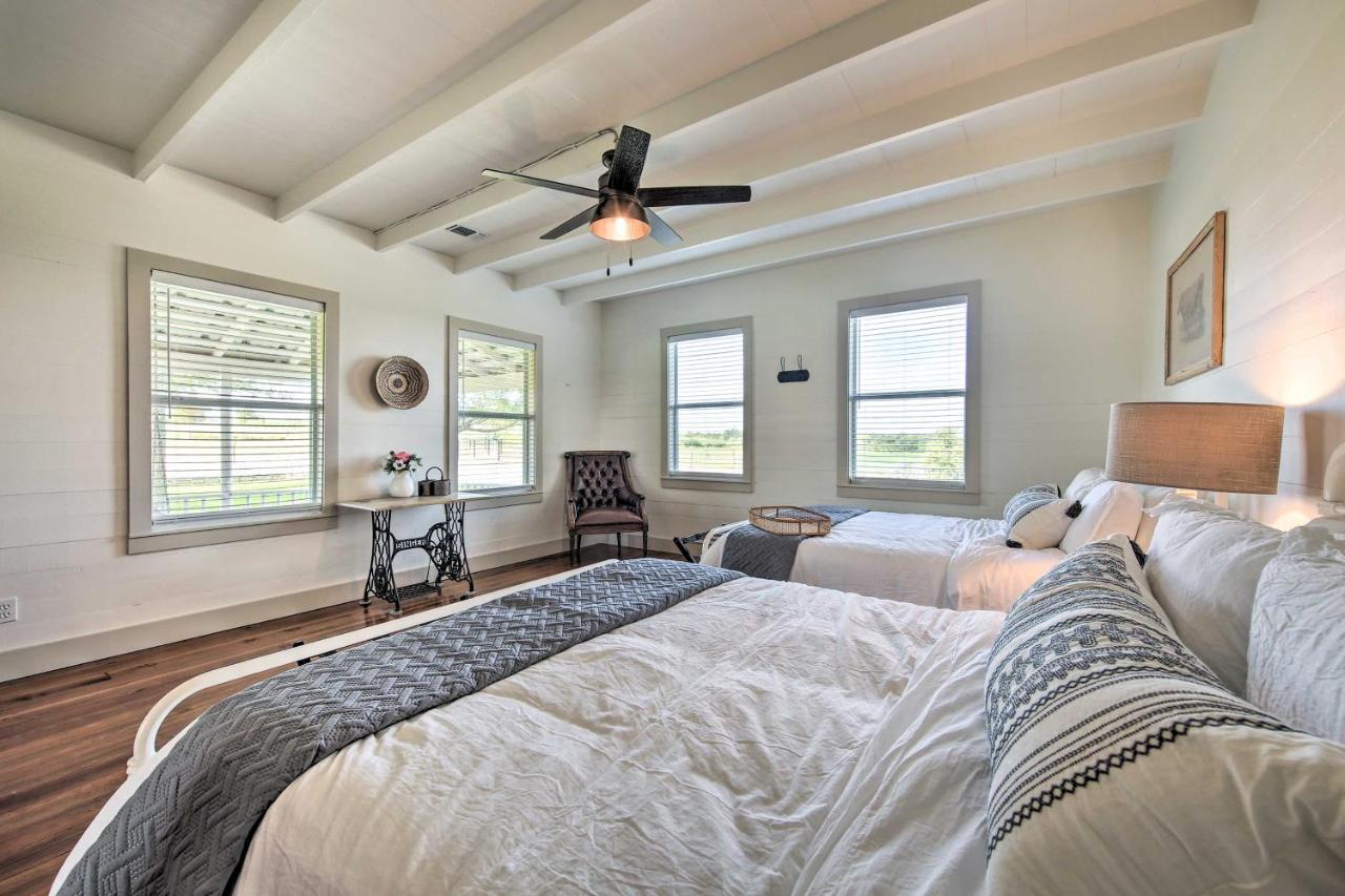 Peaceful Schulenburg Farmhouse With Fire Pit And Grill ภายนอก รูปภาพ